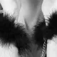 Пушистые наручники Bijoux Indiscrets Za za zu — перьевые наручники, в подарочной упаковке