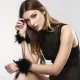 Пушистые наручники Bijoux Indiscrets Za za zu — перьевые наручники, в подарочной упаковке