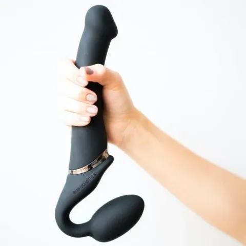 Страпон без ремня с вибрацией Strap-On-Me Vibrating Black M, диаметр 3,8 см, пульт ДУ, регулируемый